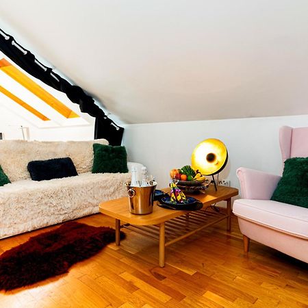Golden River Apartment Praga Zewnętrze zdjęcie