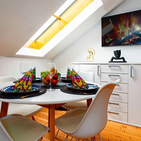 Golden River Apartment Praga Zewnętrze zdjęcie