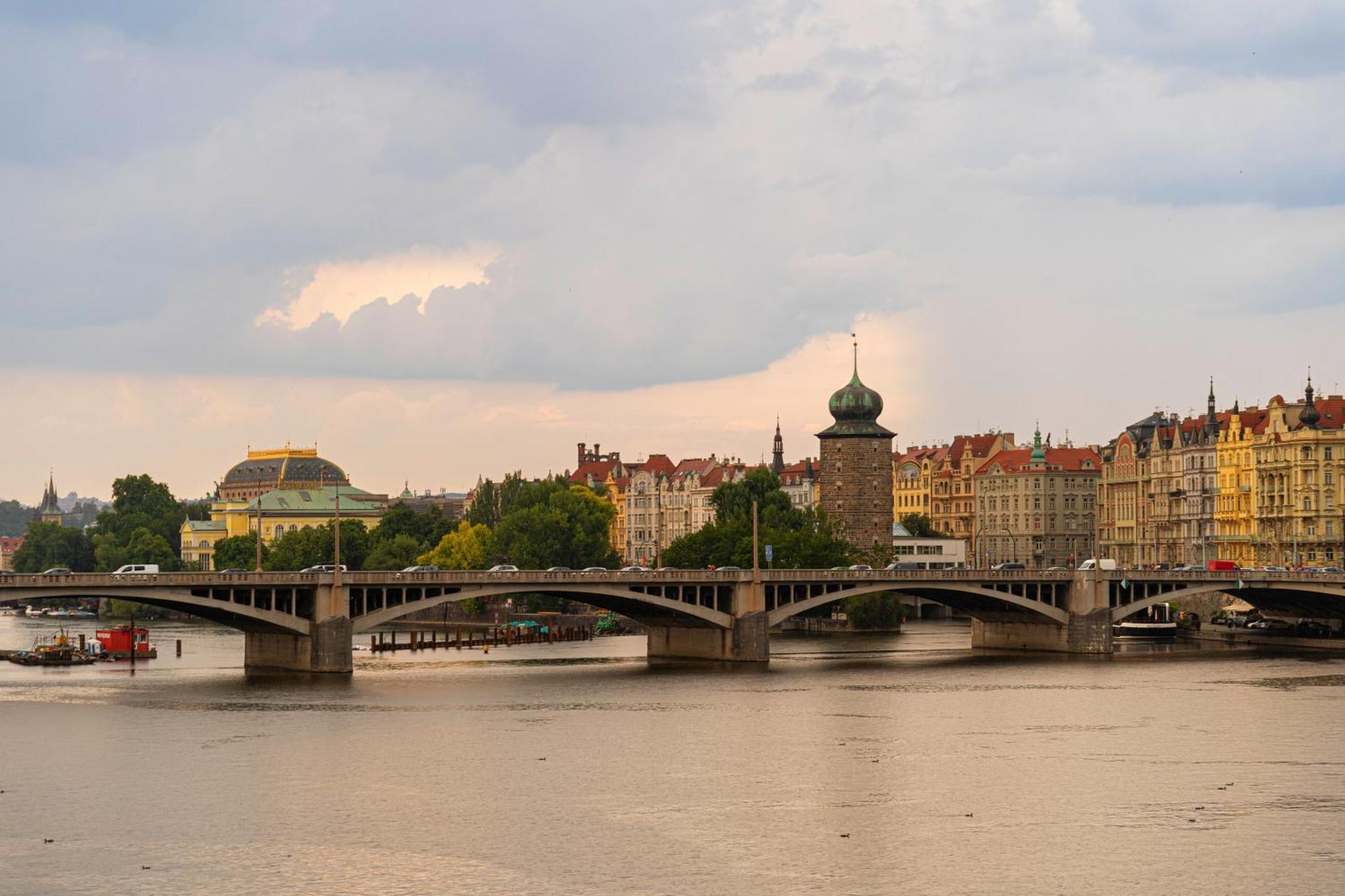 Golden River Apartment Praga Zewnętrze zdjęcie